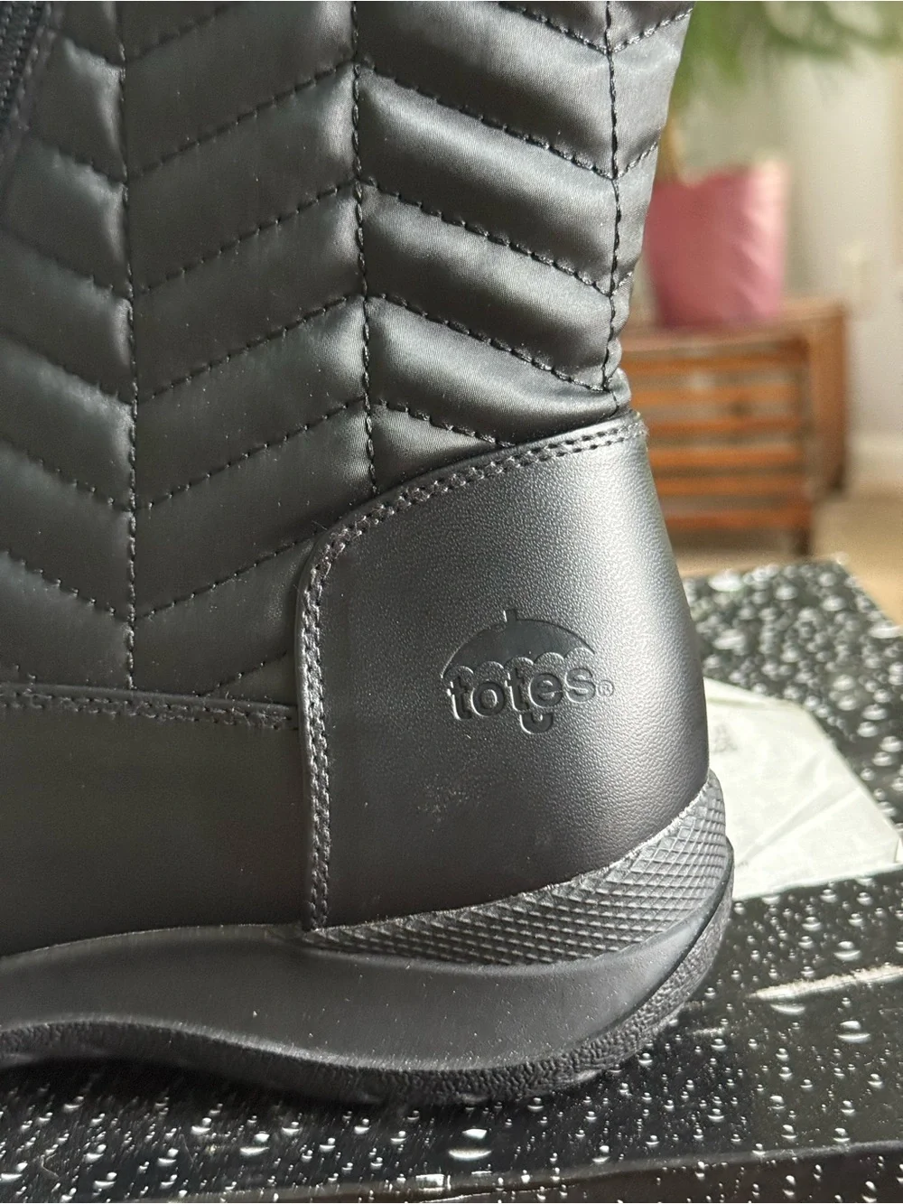totes Black Quilted Wide Width Winter Boots with Faux-Fur Collar size 10WIDE